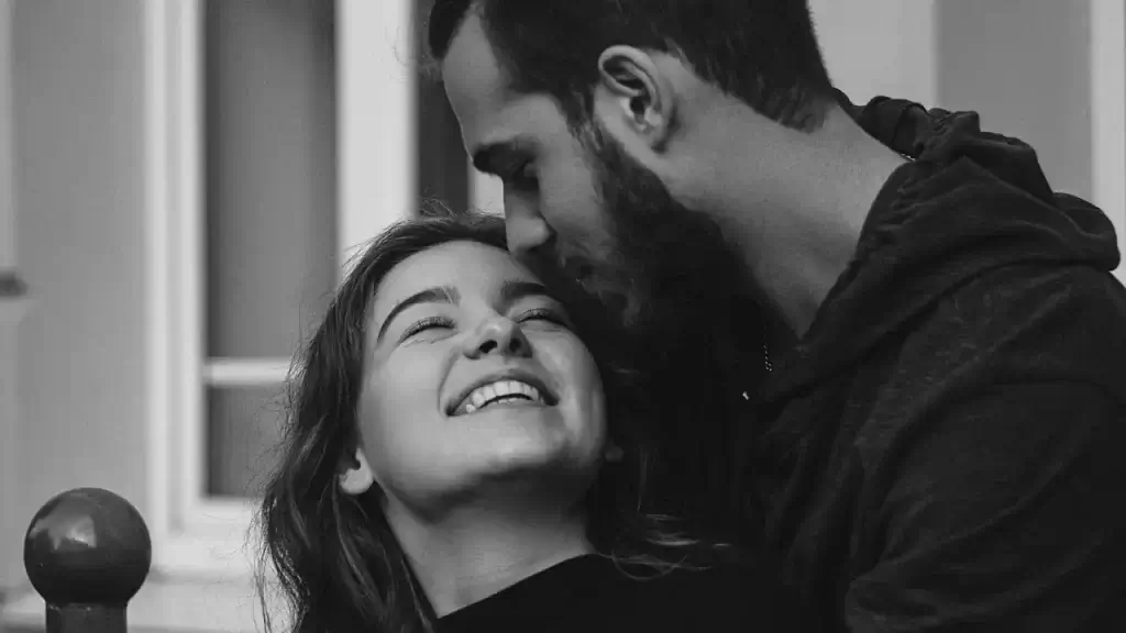 Descubra o que os homens buscam nas mulheres de verdade: 7 qualidades essenciais que vão muito além da aparência.