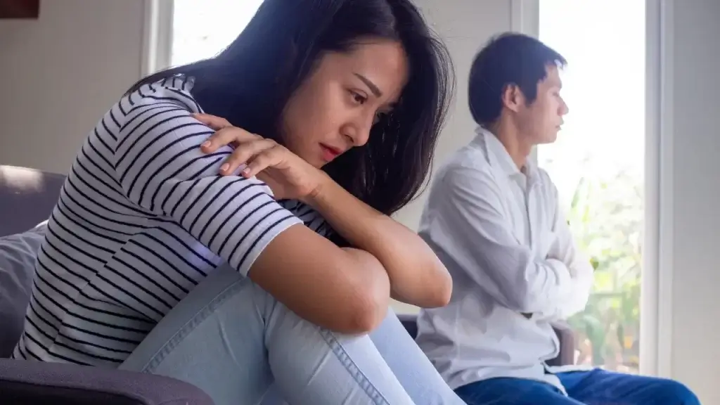 Erros femininos que estão desgastando seu casamento podem parecer pequenos no dia a dia,